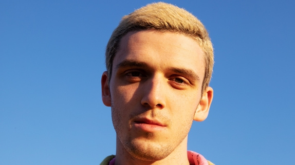 Lauv dévoile "Love Like That"