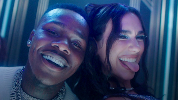 Dua Lipa lévite avec DaBaby : le clip !