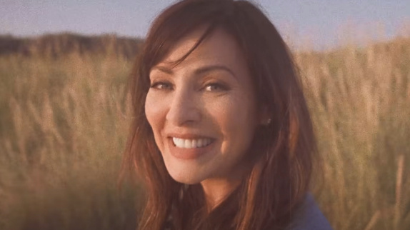 Natalie Imbruglia : le clip "On My Way"