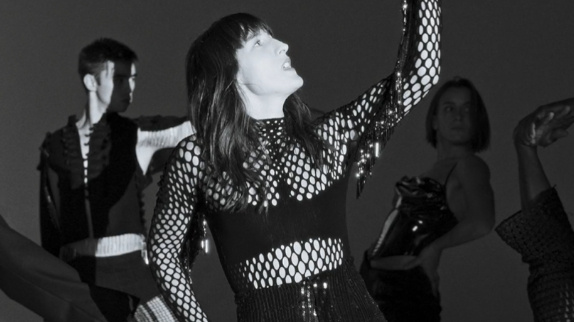 Juliette Armanet : un clip tout feu tout "Flamme"