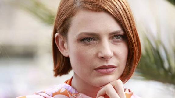 Elodie Frégé toujours endettée après la Star Ac