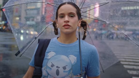 Rosalia à Tokyo pour le clip "TUYA"
