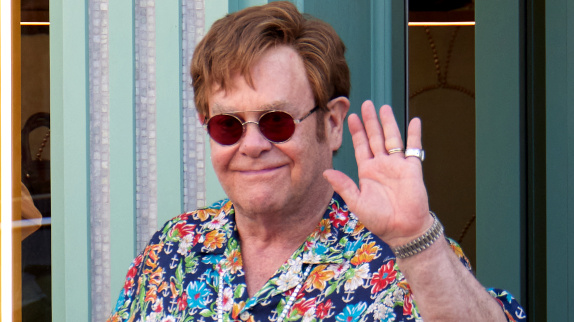 Elton John hospitalisé