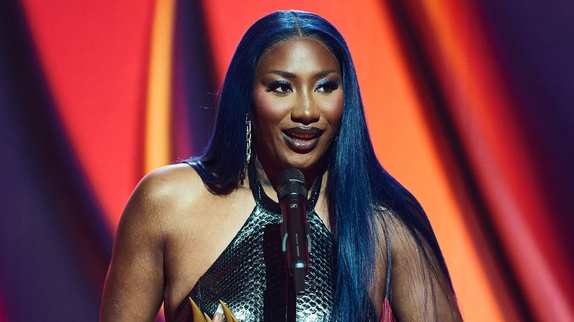 Aya Nakamura dégaine le tube "Si Si"