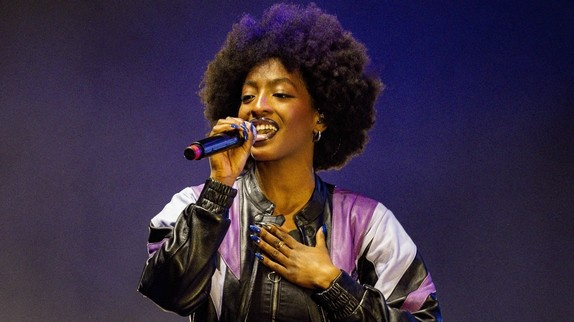 Ebony (Star Academy) annonce sa tournée