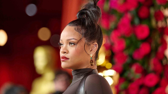Rihanna officialise son retour en studio