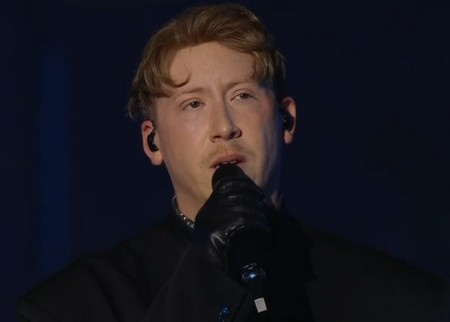 Eddy de Pretto rend hommage aux victimes du 13-Novembre