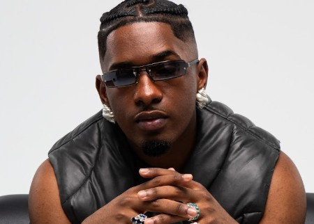 Snobé aux Flammes, ce chanteur pousse un coup de gueule