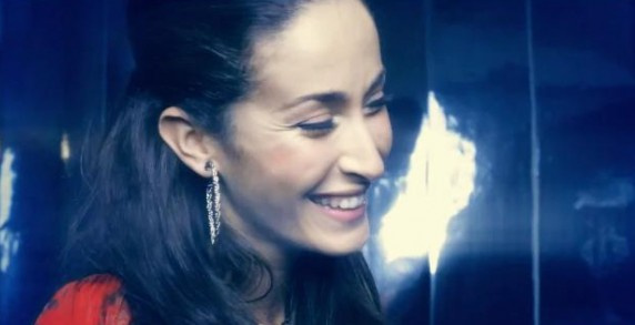 Kenza Farah feat. Kayline : "On vient de là", le clip
