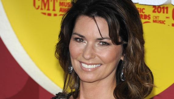 Shania Twain : chute en direct (vidéo)