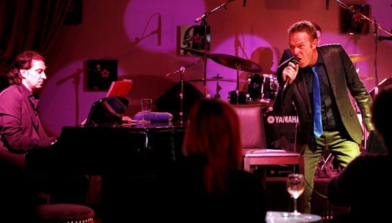 Christophe Hondelatte offre son album sur le Net