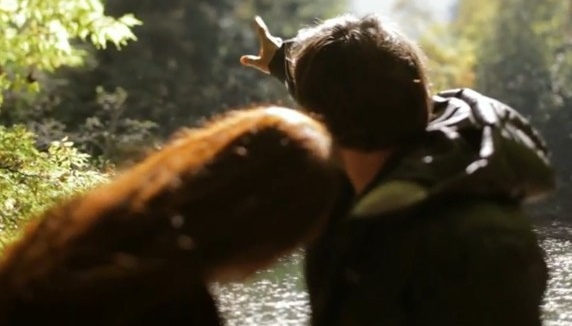 A. Manoukian : son (drôle de) clip dans un jardin