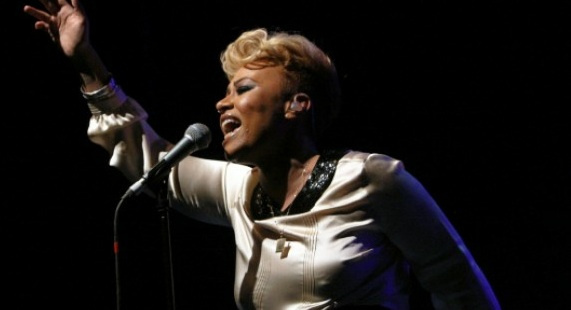 Emeli Sandé revisite "Every Teardrop" de Coldplay