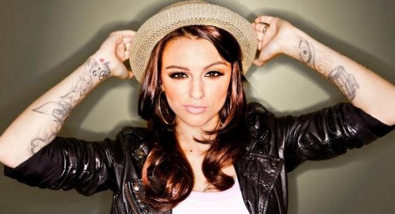 Cher Lloyd invite Snoop Dogg sur "Want U Back"
