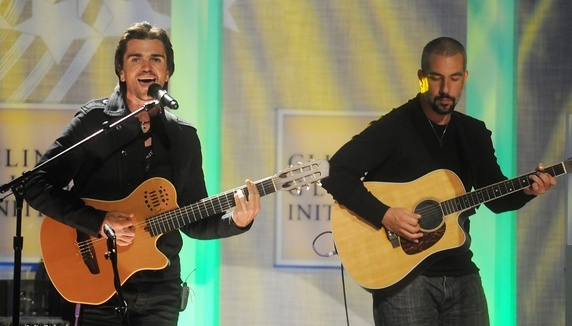 Juanes s'accompagne d'un orchestre à L.A.