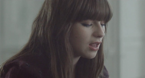 Gabrielle Aplin : découvrez "The Power of Love"