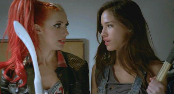 Bonnie McKee en zombie pour "Sleepwalker"