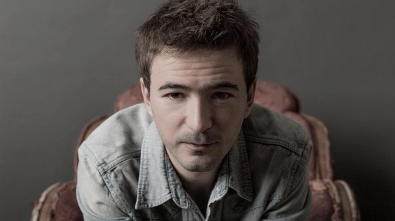 Renan Luce nous fait entrer dans "La boîte"