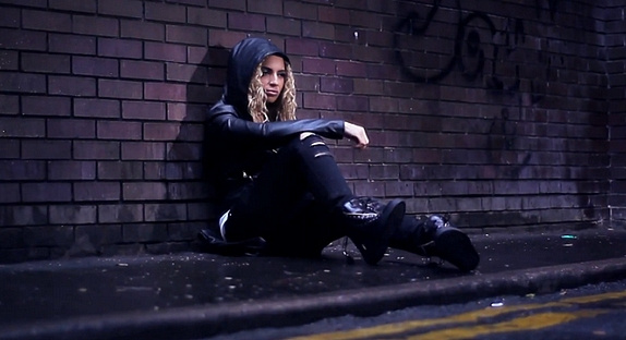 Kayna Samet avec Soprano sur "No Money"