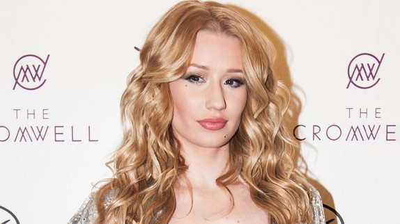 Iggy Azalea quitte Twitter, blessée des critiques
