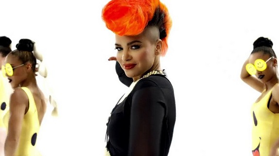 Eva Simons de retour avec le clip "Policeman"