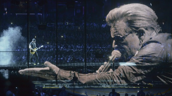 Eagles of Death Metal en duo avec U2 : regardez !