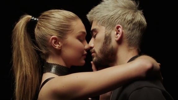 Zayn Malik torride dans le clip "Pillow Talk"
