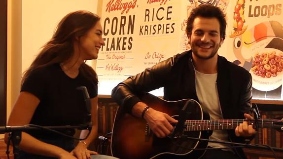 Alma et Amir en duo acoustique