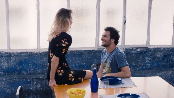 Amir danse dans le clip "Etats d'amour"