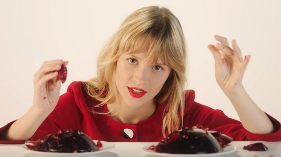Angèle confirme avec "Je veux tes yeux"