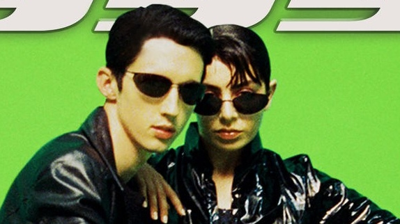 Charli XCX et Troye Sivan repartent en "1999"