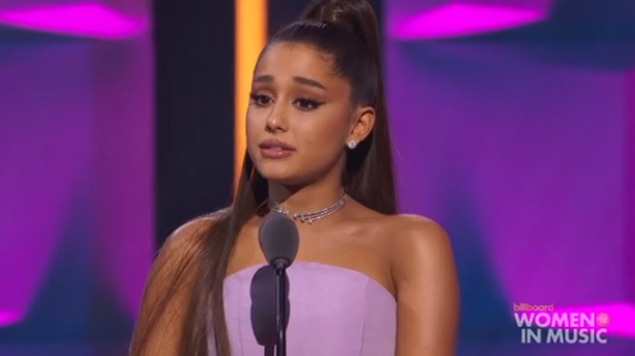 Ariana Grande sacrée : son discours inspirant