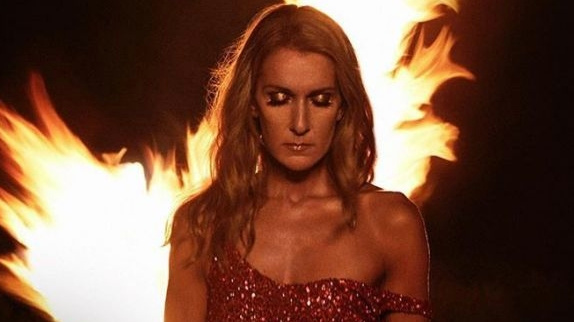 Céline Dion tourne le clip de "Lying Down"