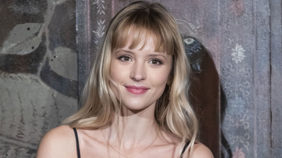 Angèle au cinéma pour Leos Carax