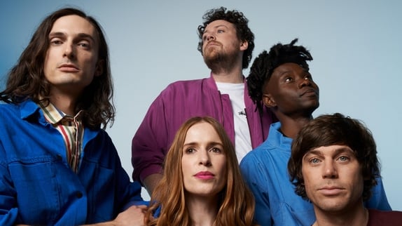 Metronomy : le clip de "Whitsand Bay"