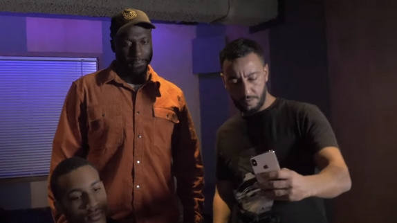 Sam's et Lacrim chantent "Validé"
