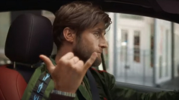Musique de la pub "Mercedes-Benz" : qui chante ?
