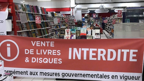 La fermeture des rayons culturels fait polémique