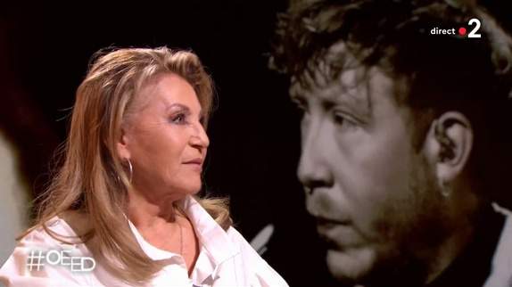 E. de Pretto chante "Bang Bang" devant Sheila