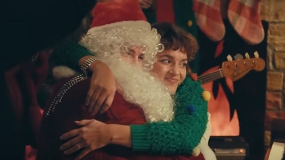 Norah Jones fête Noël dans son nouveau clip