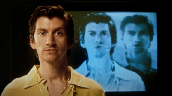 Arctic Monkeys : le clip de "Body Paint"