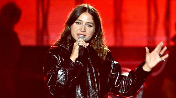 Izïa : boycott après son dérapage sur Macron