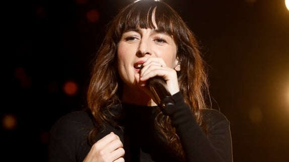 Juliette Armanet chante avec son père