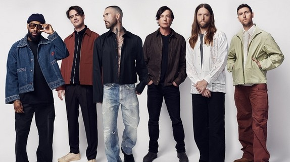 Top Albums : Gims entre dans l'histoire, flop pour Maroon 5