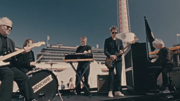 Indochine : le clip "Sanna sur la croix"