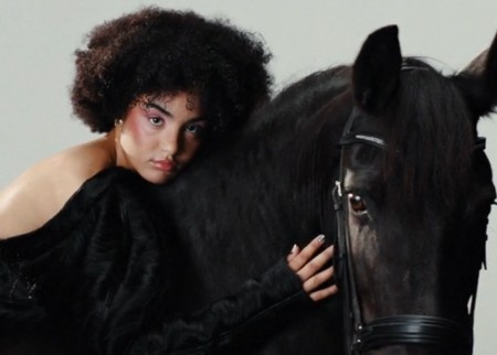 Candice se lance dans un "Jeu"