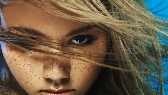 Le nouveau single de Kat Deluna est...