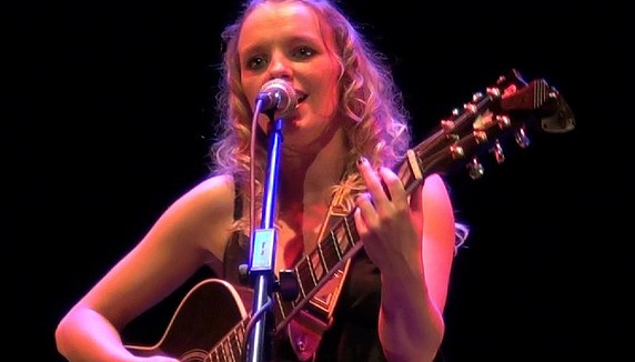 Marina (Star Ac) revient avec une "Page blanche"
