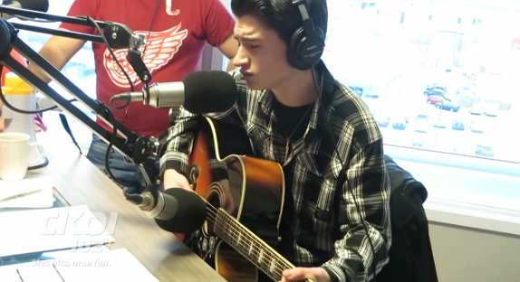 A 16 ans, c'est le sosie vocal d'Elvis Presley !