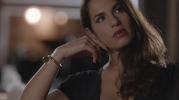 Elisa Tovati dévoile "Je voyage" : écoutez !